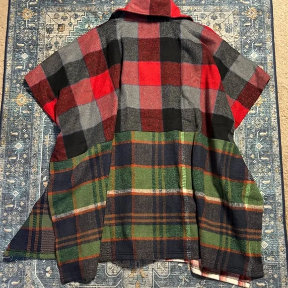 💎RARE💎🆕URBAN OUTFITTERS ‘Renewal’ Mixed Plaid Flannel Poncho, OS - Picture 3 of 9